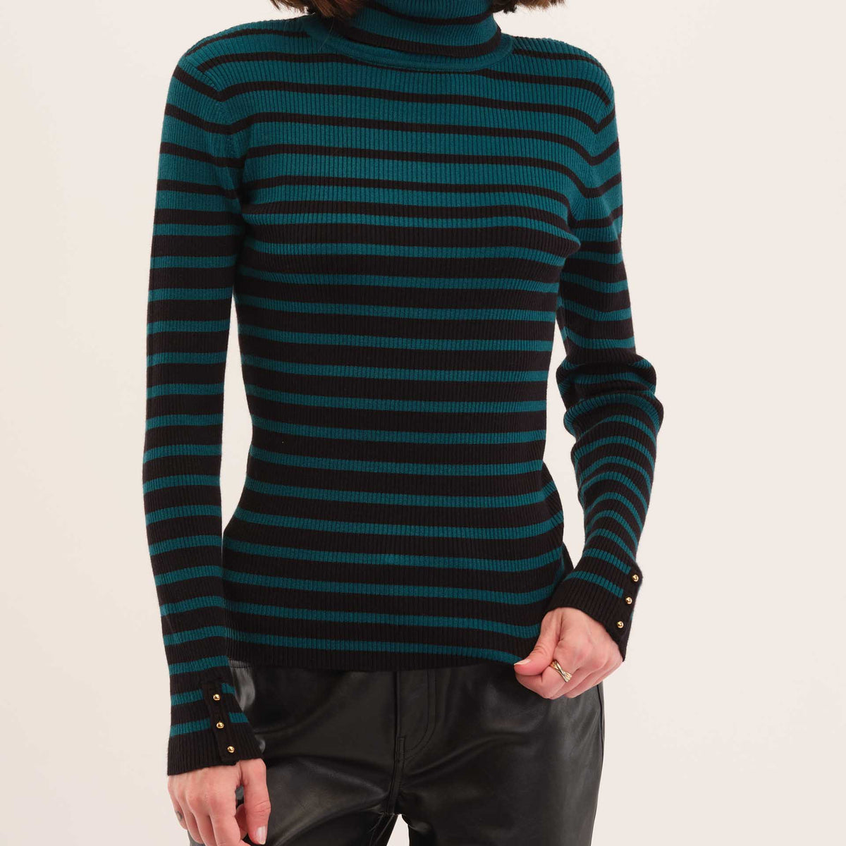 EH341122_deep_teal_blk_0002. 