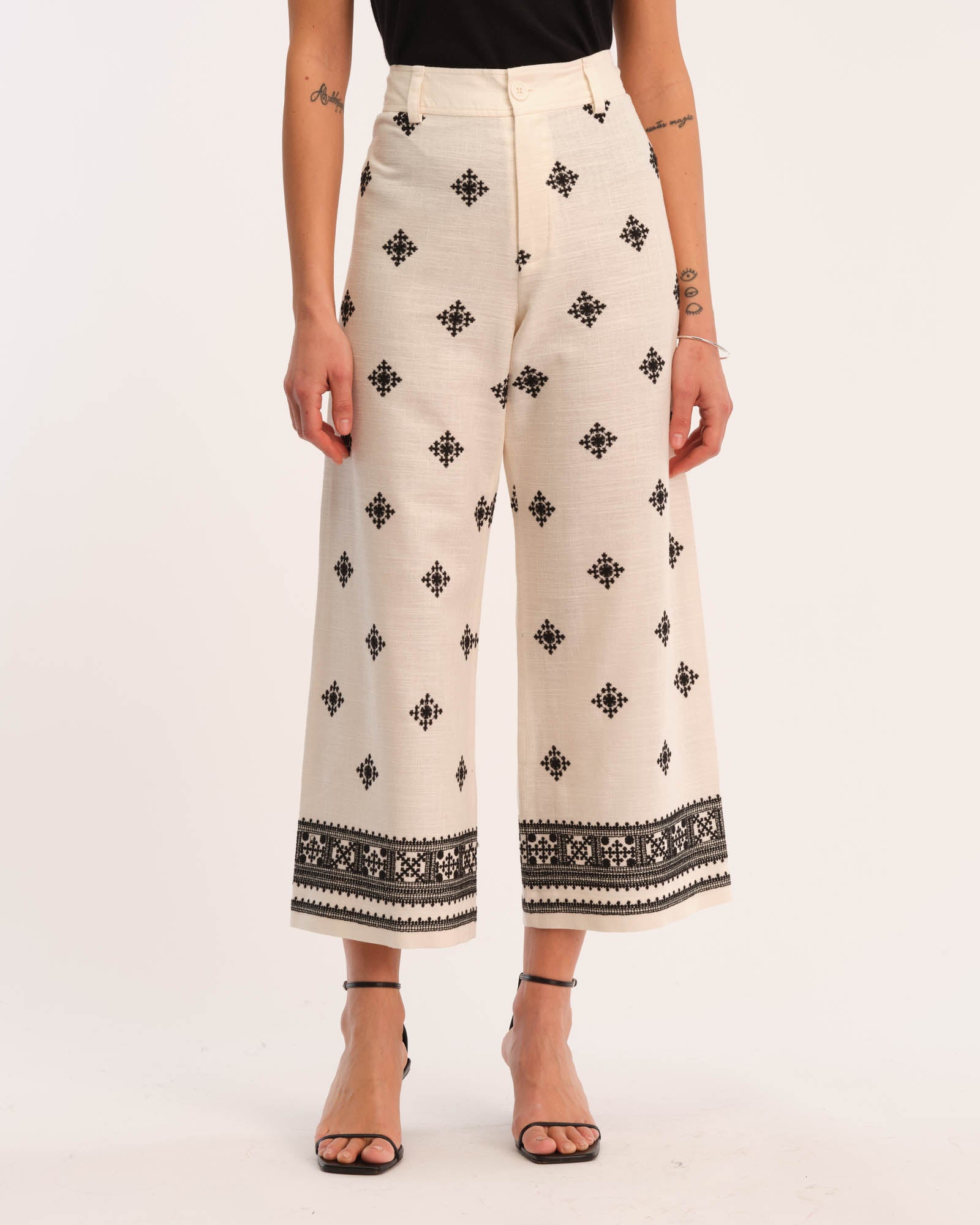 Elie Elie Tahari Women's Linen Blend Embroidery Pant | JANE + MERCER